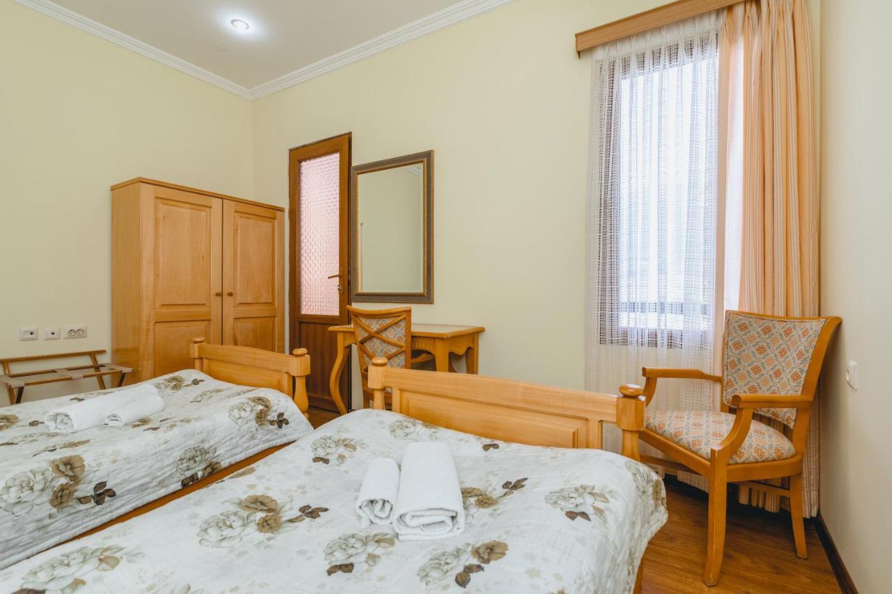 Hotel Lileo Mestia Buitenkant foto