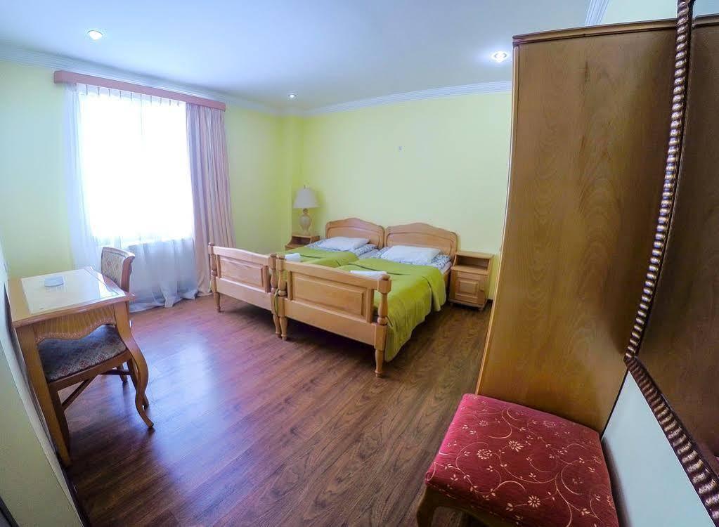 Hotel Lileo Mestia Buitenkant foto