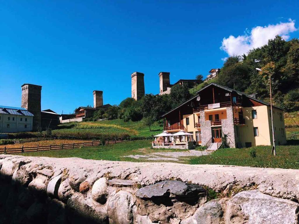 Hotel Lileo Mestia Buitenkant foto